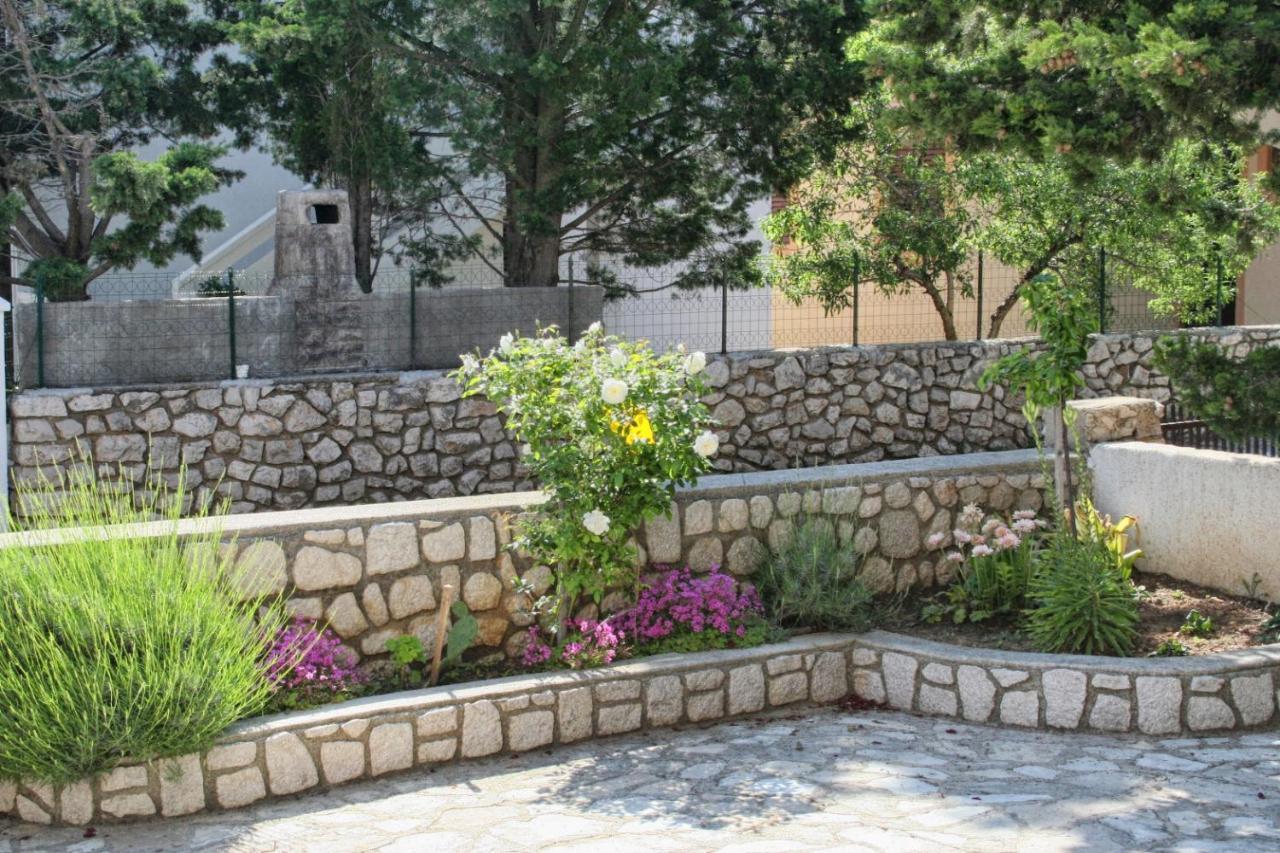 Apartments By The Sea Mandre, Pag - 3084 Kolan Εξωτερικό φωτογραφία