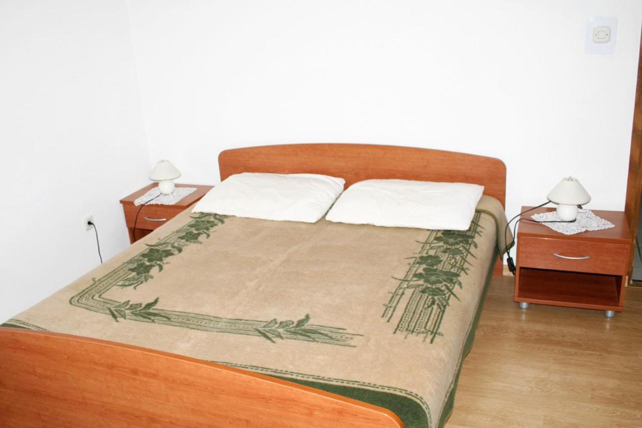 Apartments By The Sea Mandre, Pag - 3084 Kolan Εξωτερικό φωτογραφία