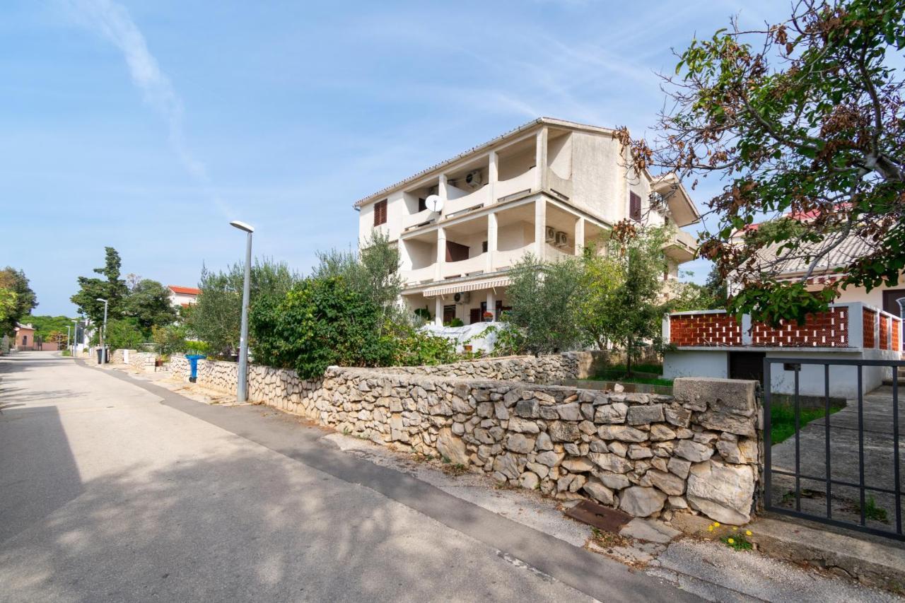 Apartments By The Sea Mandre, Pag - 3084 Kolan Εξωτερικό φωτογραφία