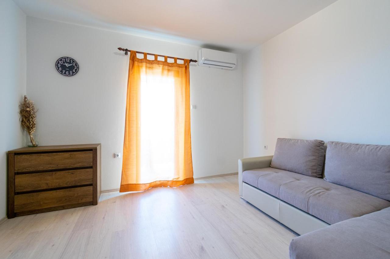 Apartments By The Sea Mandre, Pag - 3084 Kolan Εξωτερικό φωτογραφία