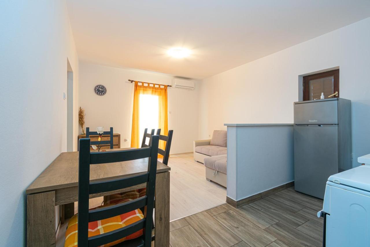 Apartments By The Sea Mandre, Pag - 3084 Kolan Εξωτερικό φωτογραφία