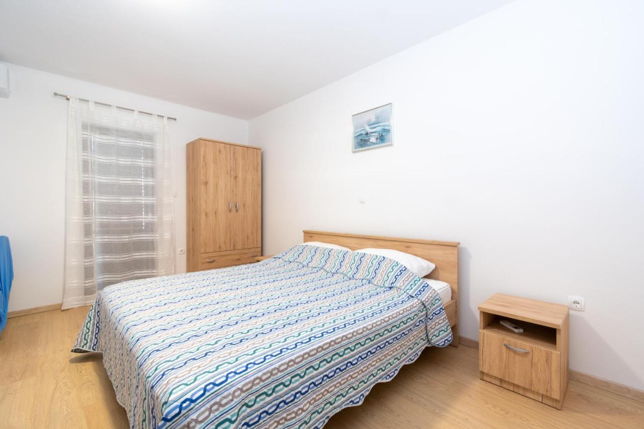 Apartments By The Sea Mandre, Pag - 3084 Kolan Εξωτερικό φωτογραφία