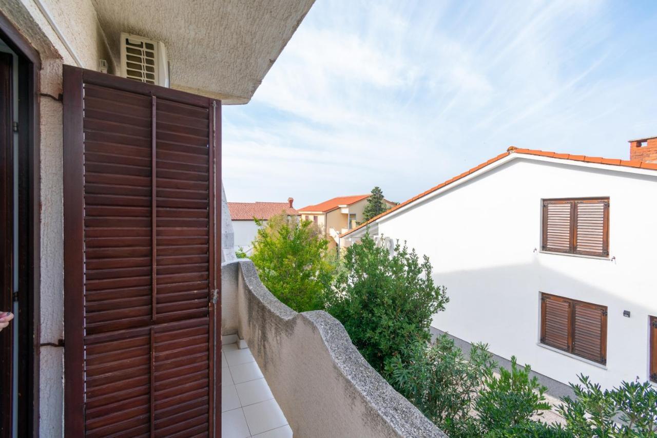 Apartments By The Sea Mandre, Pag - 3084 Kolan Εξωτερικό φωτογραφία