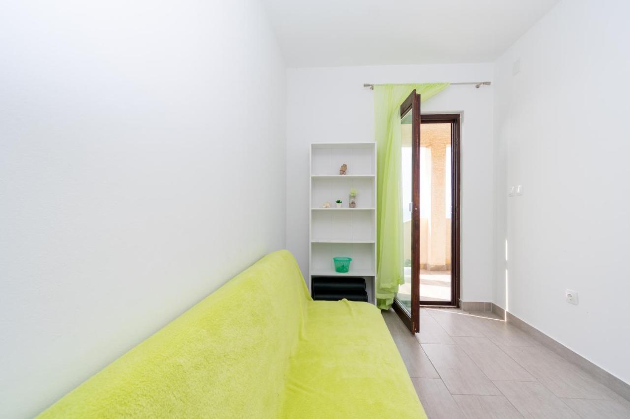 Apartments By The Sea Mandre, Pag - 3084 Kolan Εξωτερικό φωτογραφία