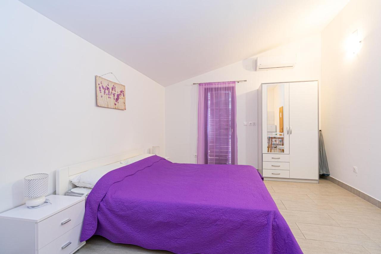 Apartments By The Sea Mandre, Pag - 3084 Kolan Εξωτερικό φωτογραφία