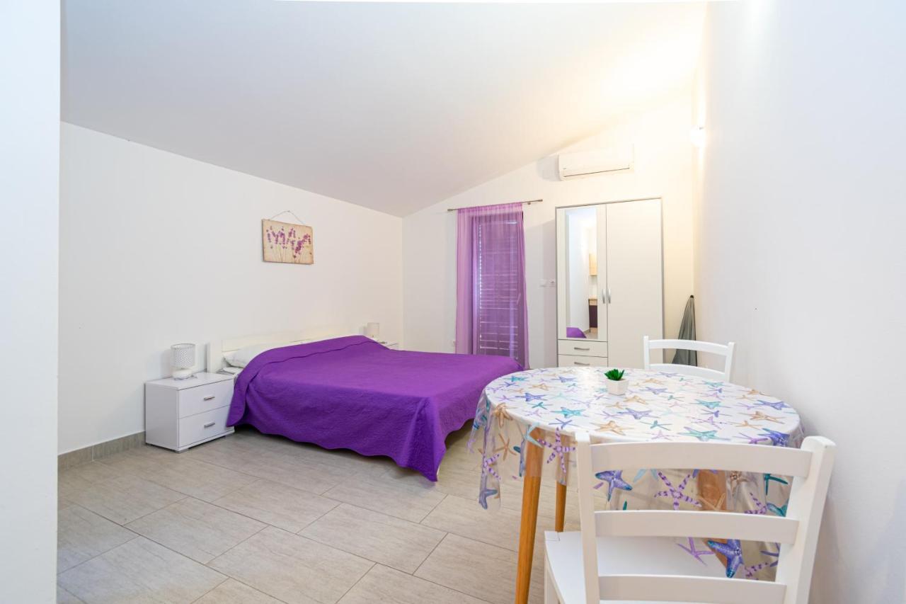 Apartments By The Sea Mandre, Pag - 3084 Kolan Εξωτερικό φωτογραφία